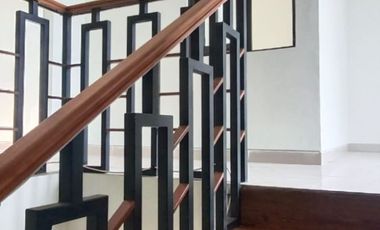 Rumah di Perum Menganti Permai 2 Lantai MODERN MINIMALIS
