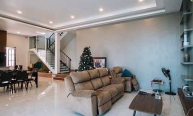 [Sale with Tenant] 3 Storey Detached House with Warehouse