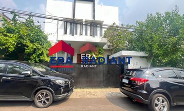 Rumah Mewah 2 Lantai Ada Kolam Renang di Jl. KPBD - Kebon Jeruk, Dekat Stasiun Kebayoran dan Mall Permata Hijau