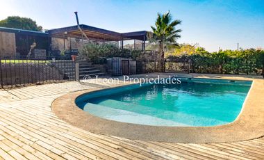 Se vende Gran casa en parcela, en prestigioso condominio, sector Los Naranjos, Curacaví.