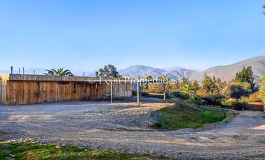 Se vende Gran casa en parcela, en prestigioso condominio, sector Los Naranjos, Curacaví.