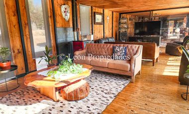 Se vende Gran casa en parcela, en prestigioso condominio, sector Los Naranjos, Curacaví.