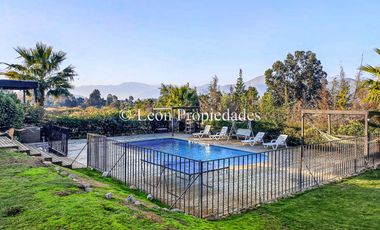 Se vende Gran casa en parcela, en prestigioso condominio, sector Los Naranjos, Curacaví.