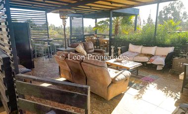 Se vende Gran casa en parcela, en prestigioso condominio, sector Los Naranjos, Curacaví.