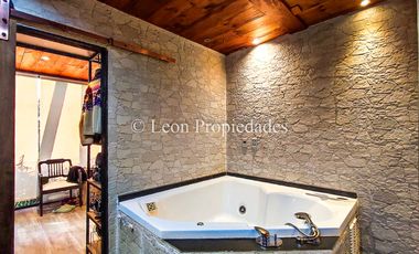 Se vende Gran casa en parcela, en prestigioso condominio, sector Los Naranjos, Curacaví.