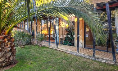 Se vende Gran casa en parcela, en prestigioso condominio, sector Los Naranjos, Curacaví.