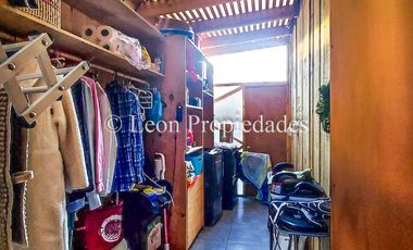 Se vende Gran casa en parcela, en prestigioso condominio, sector Los Naranjos, Curacaví.