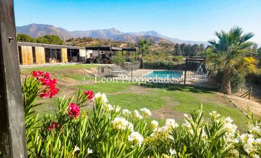 Se vende Gran casa en parcela, en prestigioso condominio, sector Los Naranjos, Curacaví.