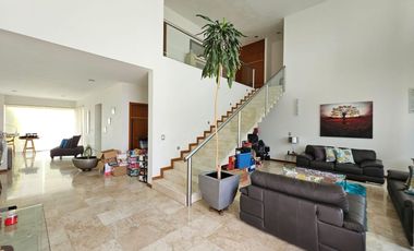 Las Cañadas Casa en Venta en Coto La Pradera con Elevador