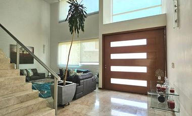 Las Cañadas Casa en Venta en Coto La Pradera con Elevador