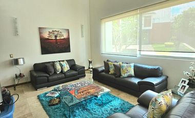 Las Cañadas Casa en Venta en Coto La Pradera con Elevador