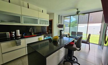 Las Cañadas Casa en Venta en Coto La Pradera con Elevador