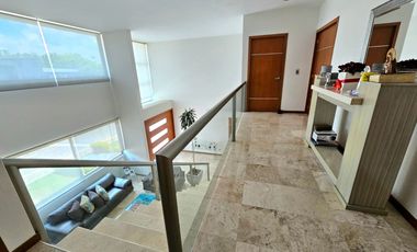 Las Cañadas Casa en Venta en Coto La Pradera con Elevador
