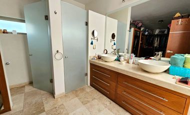Las Cañadas Casa en Venta en Coto La Pradera con Elevador
