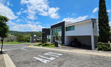 Las Cañadas Casa en Venta en Coto La Pradera con Elevador