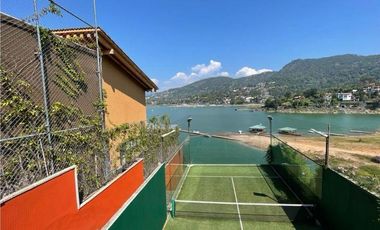 MAGNIFICA CASA EN RENTA CON ACCESO AL LAGO