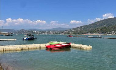 MAGNIFICA CASA EN RENTA CON ACCESO AL LAGO