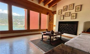 MAGNIFICA CASA EN RENTA CON ACCESO AL LAGO