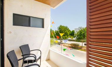 Casa con balcón, alberca común, Pre-construcción, Selvanova, Playa del Carmen