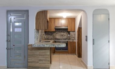 Casa en venta en Villas del Puerto, renovada y con terraza, en Puerto Vallarta