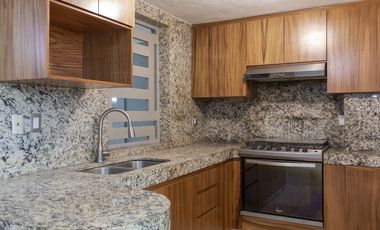 Casa en venta en Villas del Puerto, renovada y con terraza, en Puerto Vallarta