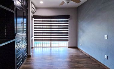 Casa en venta en Villas del Puerto, renovada y con terraza, en Puerto Vallarta