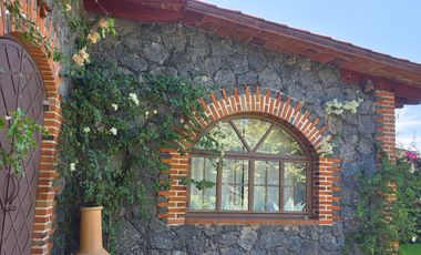 Casa en venta en Tepoztlán Morelos, con amplio terreno