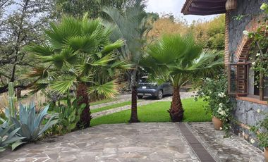 Casa en venta en Tepoztlán Morelos, con amplio terreno