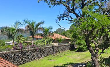 Casa en venta en Tepoztlán Morelos, con amplio terreno