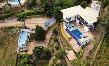 HERMOSA CASA FINCA LA MESA