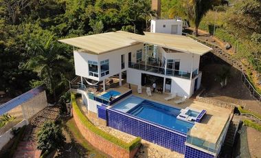 HERMOSA CASA FINCA LA MESA