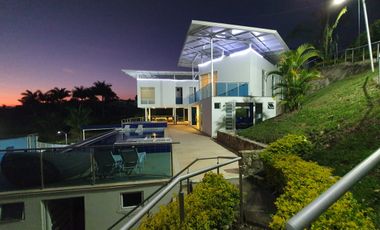 HERMOSA CASA FINCA LA MESA