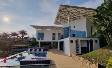 HERMOSA CASA FINCA LA MESA