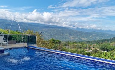 HERMOSA CASA FINCA LA MESA
