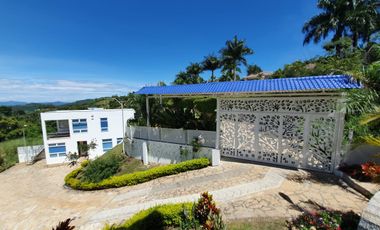 HERMOSA CASA FINCA LA MESA