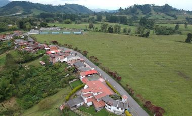 SE VENDE FINCA EN LA VIA TERMALES ARBELAEZ EN SANTA ROSA DE CABAL