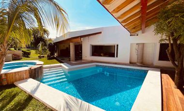 Hermosa casa en venta en condominio privado - Fracc. Colinas de Santa Fe, Xochitepec Mor.