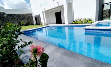 Casa sola con alberca en fracc. Granjas Mérida de Temixco