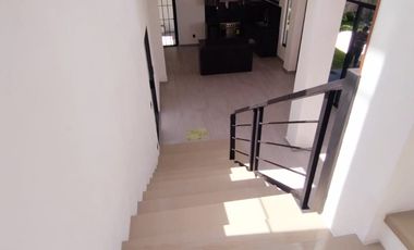 Casa sola con alberca en fracc. Granjas Mérida de Temixco