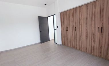 Casa sola con alberca en fracc. Granjas Mérida de Temixco