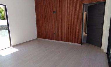 Casa sola con alberca en fracc. Granjas Mérida de Temixco