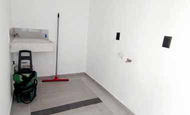 Casa sola con alberca en fracc. Granjas Mérida de Temixco