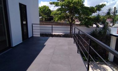 Casa sola con alberca en fracc. Granjas Mérida de Temixco