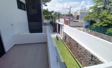 Casa sola con alberca en fracc. Granjas Mérida de Temixco