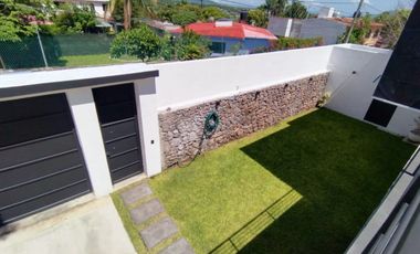 Casa sola con alberca en fracc. Granjas Mérida de Temixco
