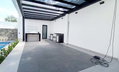 Casa sola con alberca en fracc. Granjas Mérida de Temixco