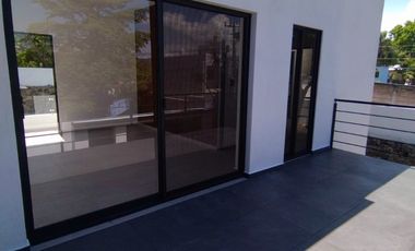 Casa sola con alberca en fracc. Granjas Mérida de Temixco