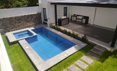Casa sola con alberca en fracc. Granjas Mérida de Temixco