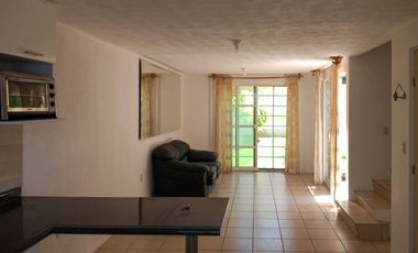 Casa de 3 niveles, en Senderos del Lago