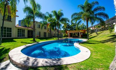 Casa de 3 niveles, en Senderos del Lago